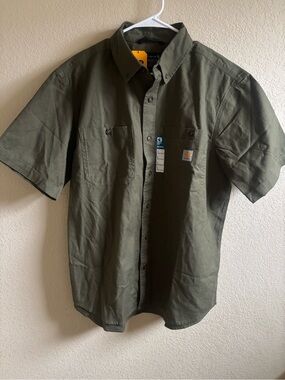 Carhartt Men’s Rugged Relaxed Fit Short-Sleeve Button-Down Shirt in Olive Green